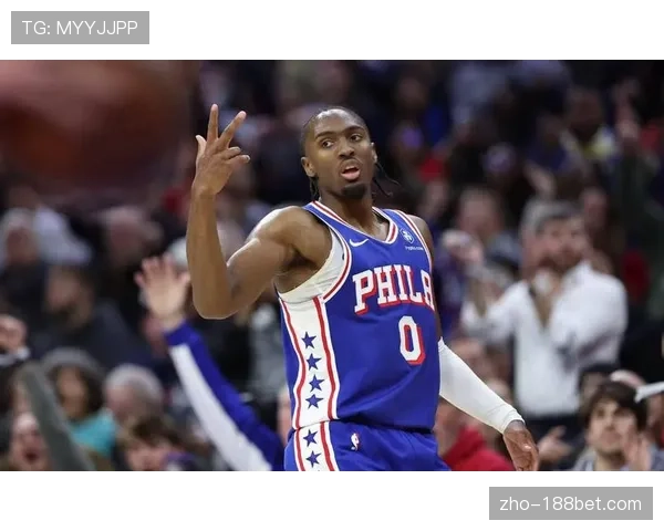 76人进攻战术执行高效 马克西19分半场表现稳定